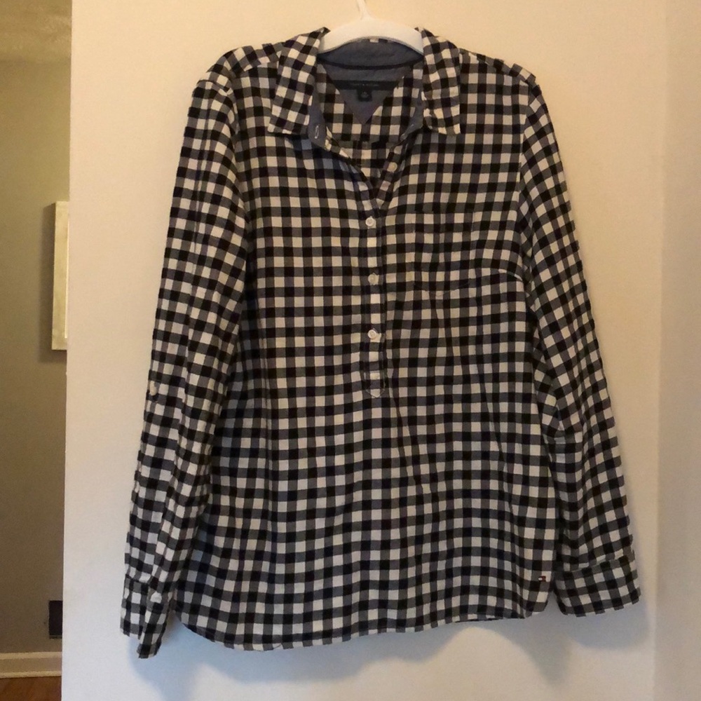 Collared and half button down blouse